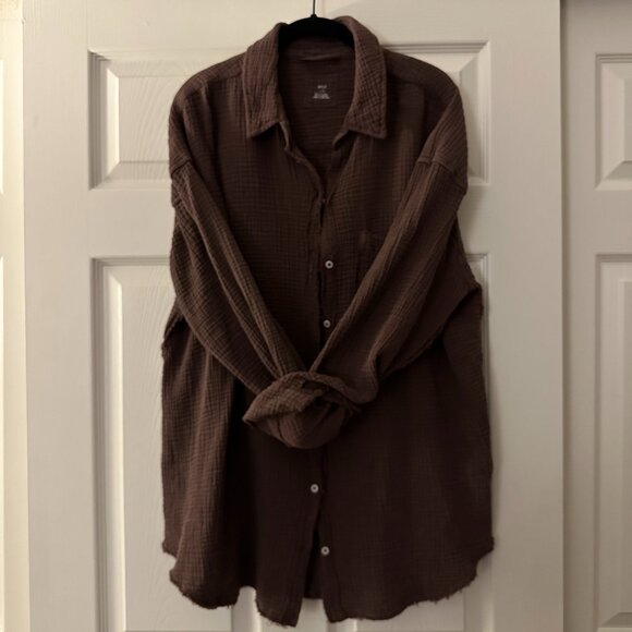 AERIE Brown Crinkle Light Weight Button Down Shirt Size Large - Picture 1 of 2